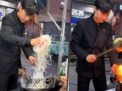 Bán cơm rang ở chợ kiếm 200 triệu mỗi tháng nhờ đẹp trai
