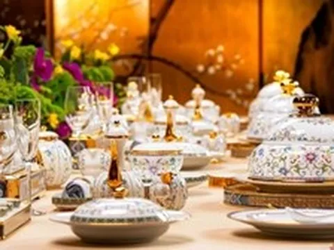 "Bảo tướng vận thái" - Bộ bát đĩa sứ giá 76 triệu đồng đặc biệt dùng trong quốc yến thiết đãi ông Trump