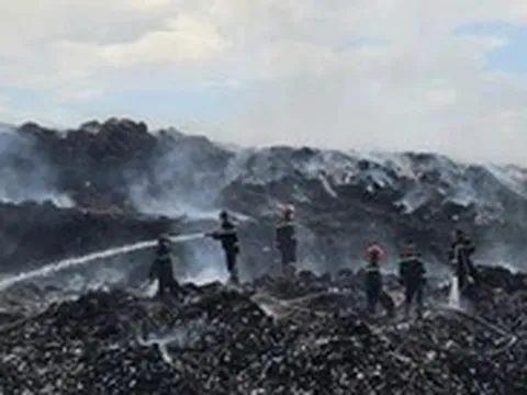 Bãi rác lớn nhất Quảng Ngãi cháy hơn 1 ngày chưa tắt, khẩn trương quan trắc không khí