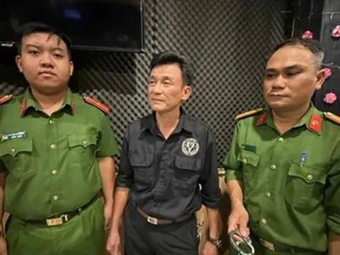 Bắt tạm giam người đàn ông lái xe Jeep chạy ngược chiều, đe dọa tài xế xe ôm