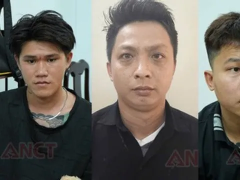 Kiểm tra thanh niên đi đêm, công an thu giữ 4 khẩu súng và 1.000 viên đạn bi