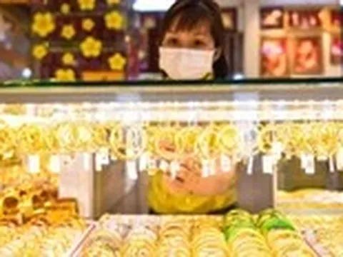 Đang tăng mạnh, vì sao giá vàng và giá bạc bỗng giảm sâu?