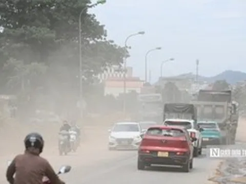 Người dân Hà Nội khổ sở sống chung với bụi bẩn, ô nhiễm bên dự án mở rộng Quốc lộ 6