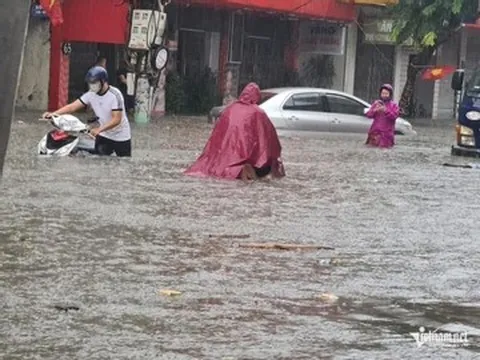 Mưa giông dữ dội ở nhiều nơi, miền Bắc tiếp tục chuỗi ngày thời tiết xấu