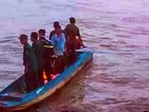 Tìm thấy thi thể giáo viên mất tích sau vụ chìm vỏ lãi ở Cà Mau