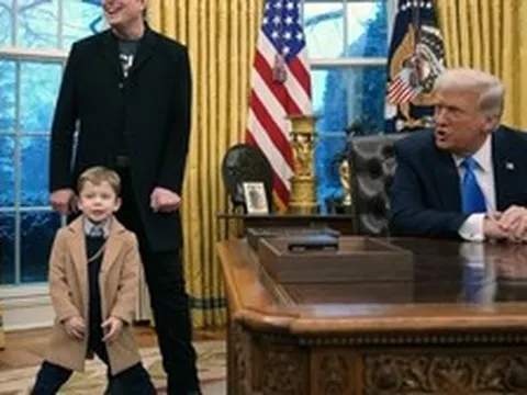"Quý tử" X Æ A-Xii nhà Elon Musk siêu hot những ngày gần đây cũng từng gây náo loạn Phòng Bầu dục khi chỉ mới 4 tuổi