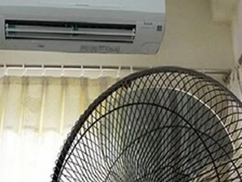 Cách bật quạt khi bật điều hòa để phòng mát nhanh, tiết kiệm cả đống tiền điện