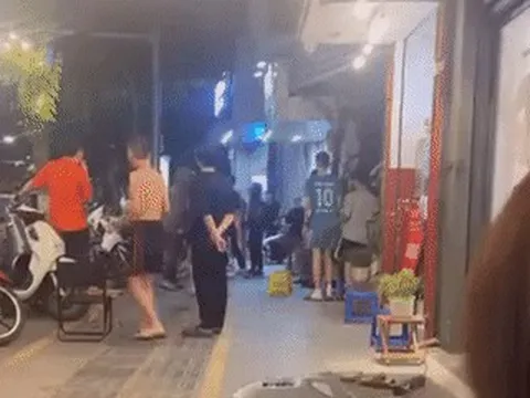 Tạm giữ 7 đối tượng vụ 2 nhóm thanh niên ẩu đả, cô gái gục trên vỉa hè ở Hà Nội