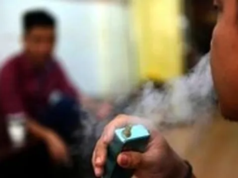 Nên khuyến khích tố giác người cung cấp và người sử dụng thuốc lá điện tử