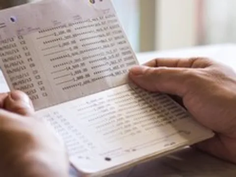 Sổ tiết kiệm đứng tên tôi, cất trong ngăn kéo tủ nhà tôi nhưng sự thật nó không phải của tôi!