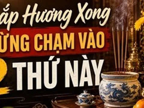 Thắp hương xong đừng chạm vào 2 thứ này