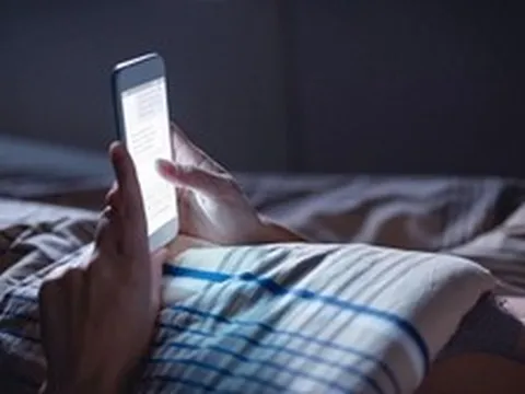 Lương 30 triệu tôi nuôi cả nhà chồng, tình cờ bấm vào mục "tin nhắn lưu trữ" trên Facebook của chồng mà tay chân rụng rời