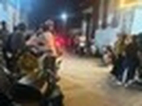 Gỡ diều mắc vào lưới điện cao thế, hai học sinh thương vong