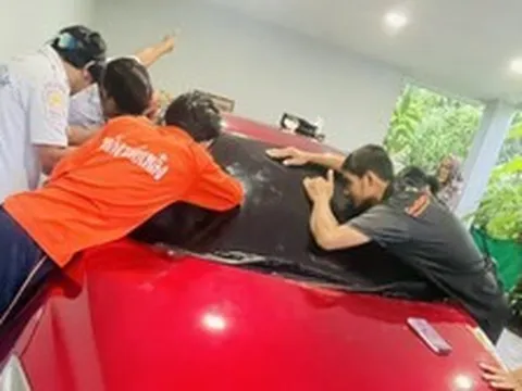 Bé gái 9 tháng tuổi bị mắc kẹt trong ô tô giữa nắng nóng