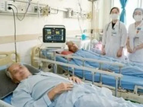 Sáng sớm đi bộ tập thể dục, về đến nhà thì bất ngờ bị đột quỵ não