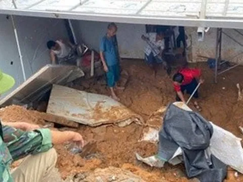 Đang nằm ngủ, 2 cháu bé bị tường nhà sập đè trúng
