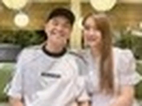 Nam ca sĩ lấy mẹ đơn thân hơn 8 tuổi có 2 con riêng: "Ở ngoài đó để anh ráng, chỉ cần em ở nhà"