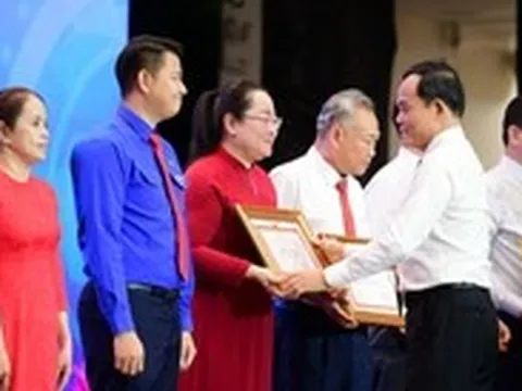 Mỗi người như bông hoa đẹp để cả thành phố là một vườn hoa