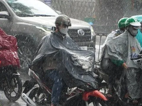 TPHCM bất ngờ có mưa từ sáng sớm, dự báo có mưa đá trong những ngày tới