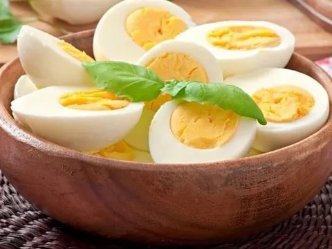Ăn trứng hàng ngày suốt 1 năm, người phụ nữ 63 tuổi nhận tin vui