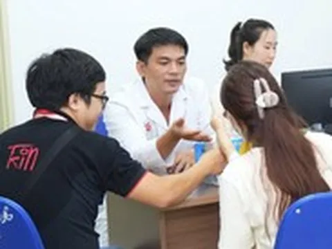 Bé trai tiểu lệch, tiểu khó, có thể là dấu hiệu bệnh lý