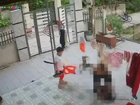Bé trai 11 tuổi nhập viện sau khi bị hành hung vì nghi lấy diều