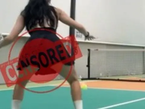Dạy CĐM cách chơi Pickleball, hot girl gây phẫn nộ vì góc quay quá phản cảm, chẳng khác nào chiêu trò câu view bất chấp