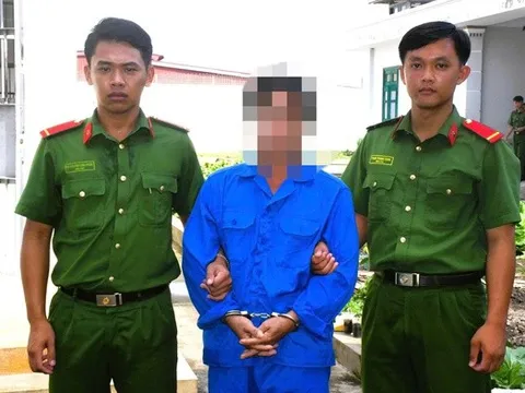 Bắt đối tượng giở trò đồi bại với bé gái