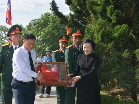Đón 80 hài cốt liệt sĩ quân tình nguyện, chuyên gia Việt Nam hy sinh tại Lào trở về đất mẹ