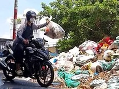 TP.HCM nhức nhối nạn xả rác: mạnh ai nấy xả, bất kể ngày đêm