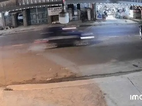 CLIP: Taxi tông một người đi bộ tử vong