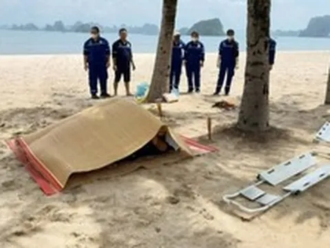 Dông lốc thổi lật thuyền trên Vịnh Hạ Long, hai vợ chồng thiệt mạng
