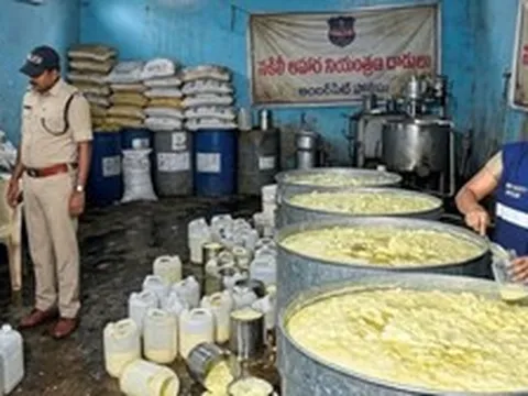 Nhận tin tình báo, công an tóm gọn đường dây sản xuất sữa chua giả quy mô lớn: Thu giữ hơn 2,5 tấn tang vật, sử dụng xà phòng và chất tẩy rửa để lên men