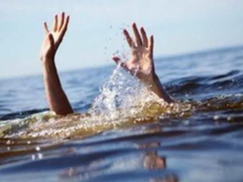 Hà Tĩnh: Rủ nhau đi câu cá, 2 nam sinh lớp 10 tử vong dưới khe nước