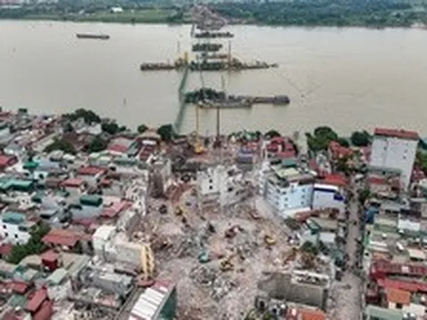 Hà Nội yêu cầu giải phóng mặt bằng các dự án cầu vượt sông Hồng trước 30/5