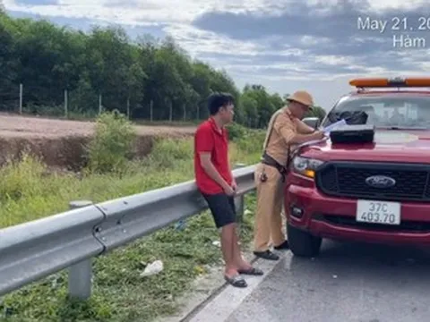 Lái xe ngược chiều trên cao tốc, nam tài xế trình bày do chưa tỉnh ngủ