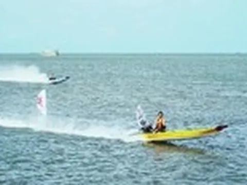 Lấn biển: Phép thử với 'thuận thiên'