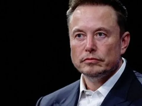 Tỷ phú Elon Musk dự báo tương lai 20 năm nữa gây chấn động: Con người vẫn nên học đại học