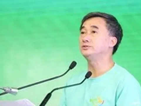 Thứ trưởng Bộ Y tế: 'Phòng bệnh nằm ngay trong đôi giày đi bộ'
