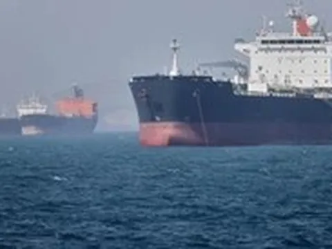 Giá dầu thế giới có thể lao dốc hơn nữa nếu Mỹ - Iran đạt thỏa thuận
