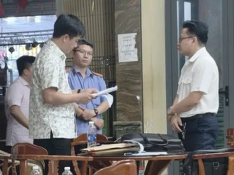 Cán bộ thuế ở Cần Thơ bị bắt quả tang nhận 100 triệu đồng của doanh nghiệp