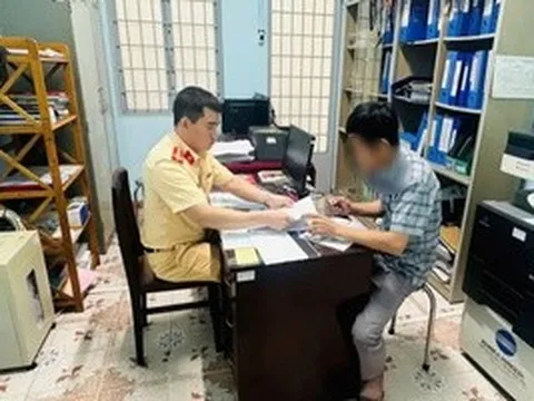 Giao canô cho con 4 tuổi lái, người cha ở Đồng Tháp bị phạt nặng