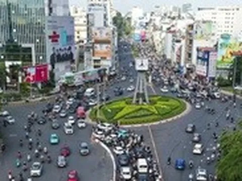 Vòng xoay Điện Biên Phủ sáng đầu tuần ổn định, một số đường lân cận ùn ứ