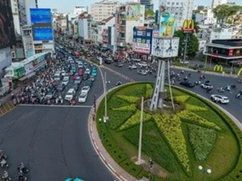 CSGT dùng flycam điều tiết giao thông tại vòng xoay Điện Biên Phủ