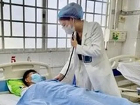 Cứu sống nam thanh niên bị sốc phản vệ do bôi thuốc tê để phun xăm