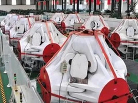 Phát hiện 1 nhà máy vận hành gần 300 cỗ máy, sản xuất hơn 40.000 carat kim cương/tháng, giá bán chỉ bằng 1/10 hàng tự nhiên