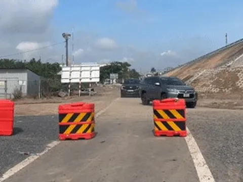 Lúng túng tìm lối đi cao tốc Biên Hòa - Vũng Tàu, nhiều tài xế vào đường bị chặn