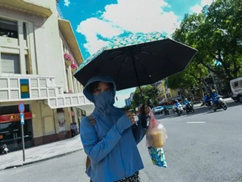 Nắng nóng ở miền Bắc có thể kéo dài hơn dự báo, bao giờ có mưa giông?