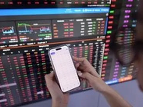Gần 400 mã tăng giá, VN-Index vẫn không giữ được sắc xanh