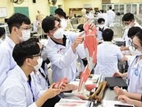 Từ 1-7: Thay đổi cách chống dịch; sinh viên y học dự phòng được cấp học bổng